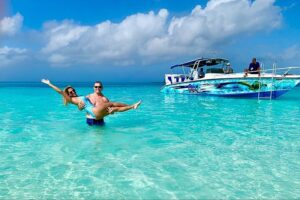 Guests exploring Bahamas island attractions – Donika Transportation Bahamas