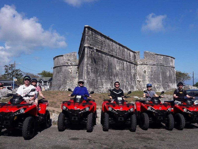 Why Group Travelers Choose Donika Transportation in the Bahamas